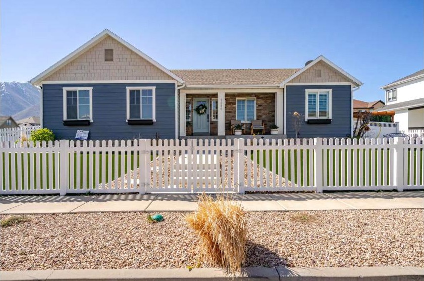 Exterior of the blue house with the Cozy Retreat guest suite in Spanish Fork, Utah